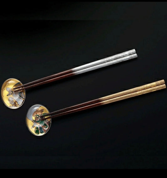 Artesanía tradicional japonesa. Palillos de laca Wakasa "Fujin y Raijin" #WL-1